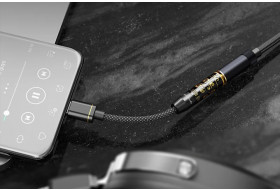 FiiO JadeAudio JIEZI: потужність у форматі міні ‒ новий DAC і підсилювач для навушників