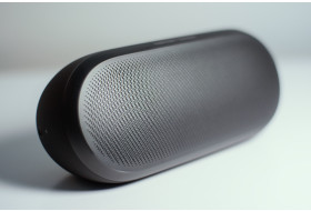 Огляд Harman Kardon Luna 2. Найкраща у своєму розмірі?