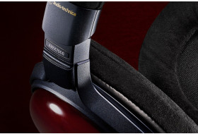 Audio-Technica ATH-AWX7000 ‒ преміальні повнорозмірні навушники