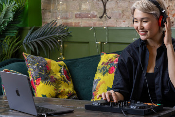 AlphaTheta DDJ-FLX2: новий простий шлях у світ діджеїнгу