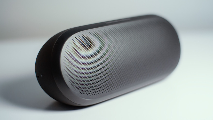 Огляд Harman Kardon Luna 2. Найкраща у своєму розмірі?