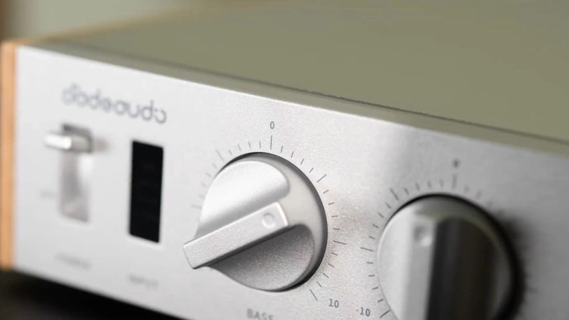 FiiO JadeAudio LEVEL 1 ‒ високопродуктивний Hi-Fi підсилювач