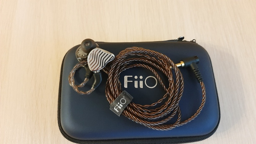 Огляд навушників FiiO JH3 – збалансованість світла і тіні