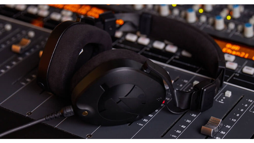 RODE NTH-100 - професійні навушники для студії