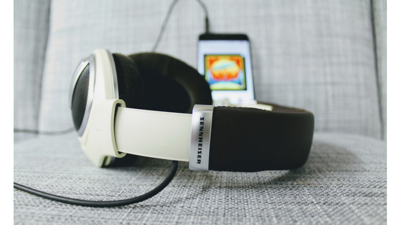 Видеообзор наушников Sennheiser HD 599 Видеообзор наушников Sennheiser HD 599