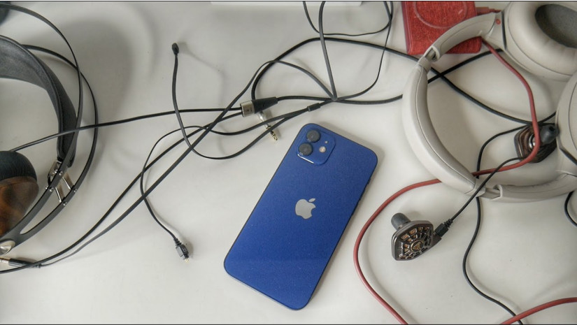 АУДИОФИЛЬСКИЙ обзор iPhone 12 | Apple iPhone 12 vs iPhone 11 vs AK SR15 на Hi-Fi наушниках!