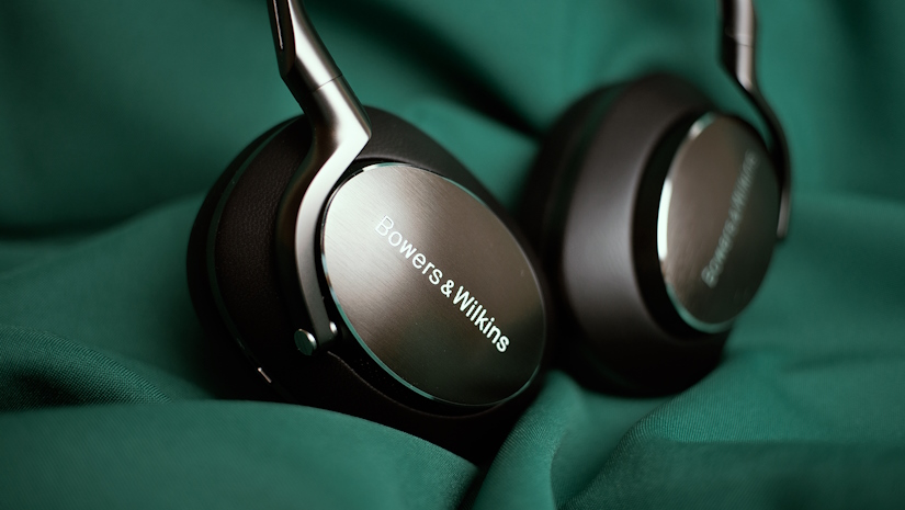 Огляд Bowers & Wilkins PX8. Преміальна Якість та Комфорт