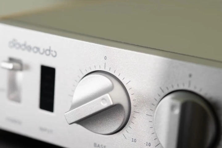 FiiO JadeAudio LEVEL 1 ‒ високопродуктивний Hi-Fi підсилювач