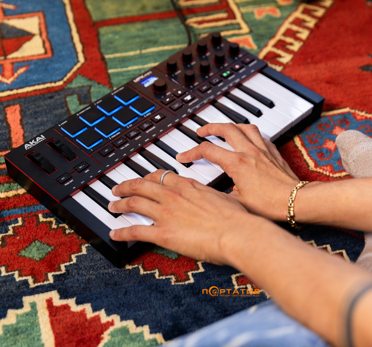 MIDI-клавиатура AKAI MPK Mini MK4 Black