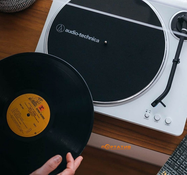 Проигрыватель винила Audio-Technica AT-LP70XBTWS White Silver