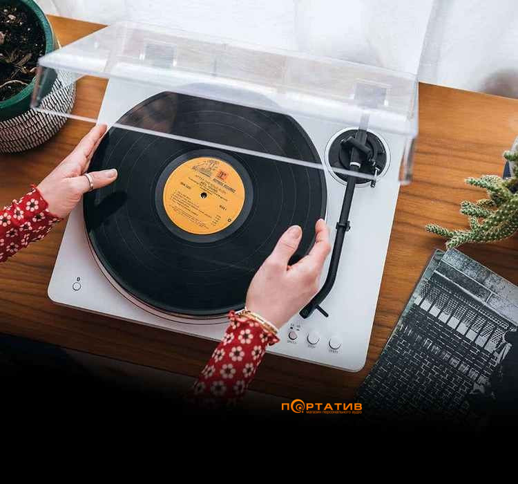 Проигрыватель винила Audio-Technica AT-LP70XBTWS White Silver