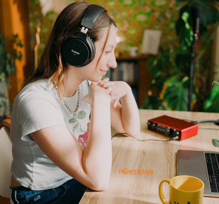 Аудиоинтерфейс Focusrite Scarlett 4i4 (4Gen)