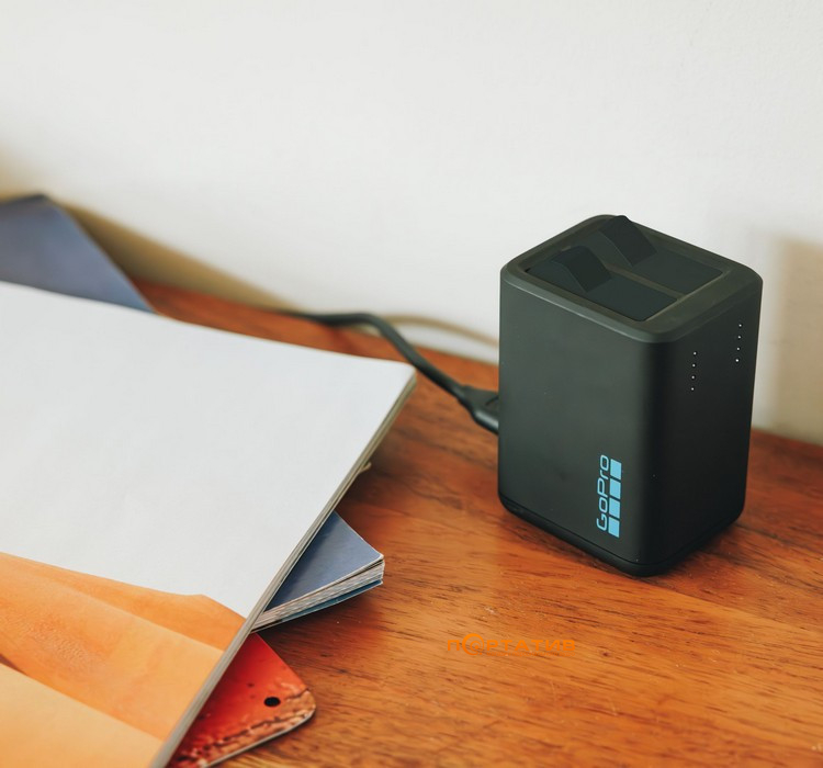 Двойное зарядное устройство GoPro Dual Battery Charger (AEDBD-201-EU)