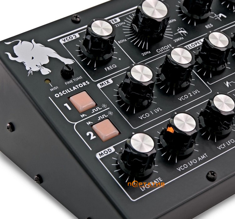 Синтезатор Moog Minitaur