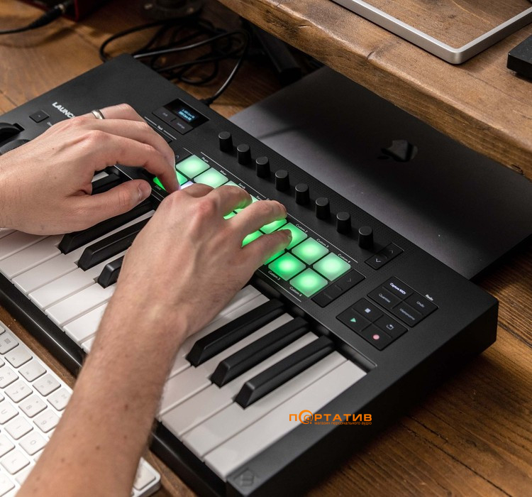 MIDI-клавіатура Novation Launchkey 37 MK4