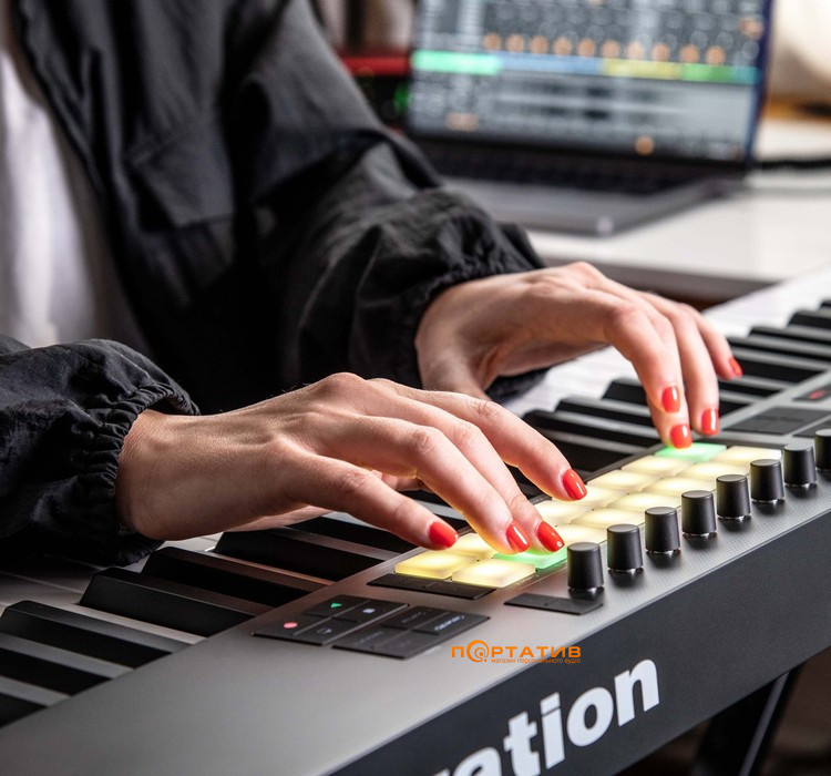 MIDI-клавиатура Novation Launchkey 61 MK4