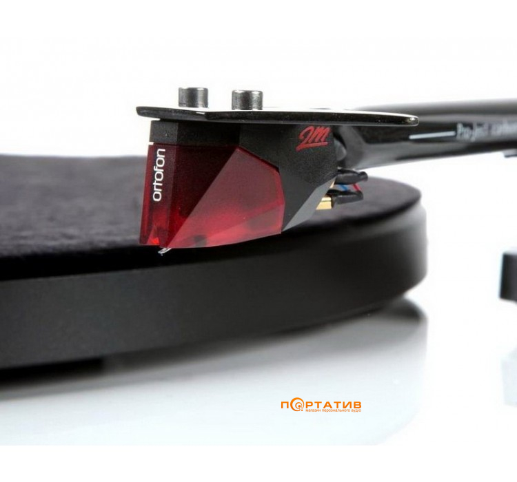 Pro-Ject Debut Carbon Recordmaster Hires 2M-Red Piano