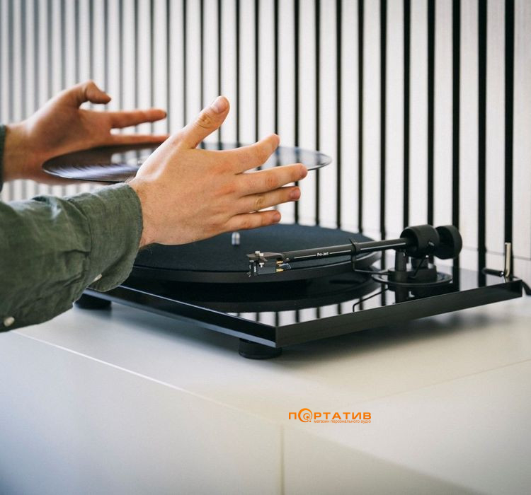 Проигрыватель винила Pro-Ject E1.2 Phono Pick It MM E High Gloss Black