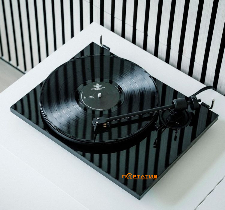 Проигрыватель винила Pro-Ject E1.2 Phono Pick It MM E High Gloss Black