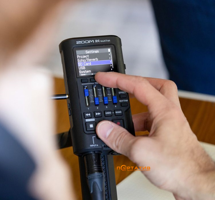 Портативна студія  Zoom R4 MultiTrak